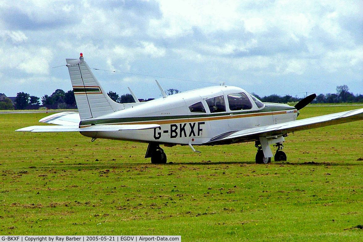G-BKXF, 1973 Piper PA-28R-200 Cherokee Arrow C/N 28R-7335351, Piper PA-28R-200 Cherokee Arrow II [28R-7335351] Hullavington~G 21/05/2005