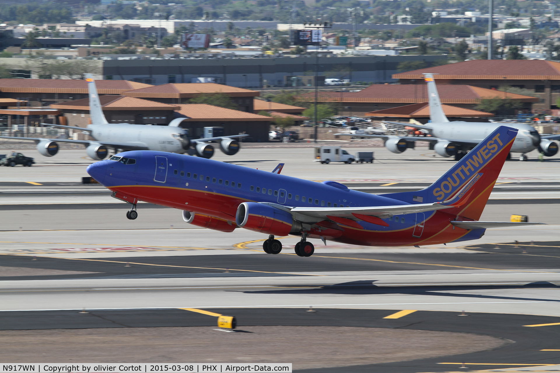 N917WN, 2008 Boeing 737-7H4 C/N 36624, taking off from Phoenix
