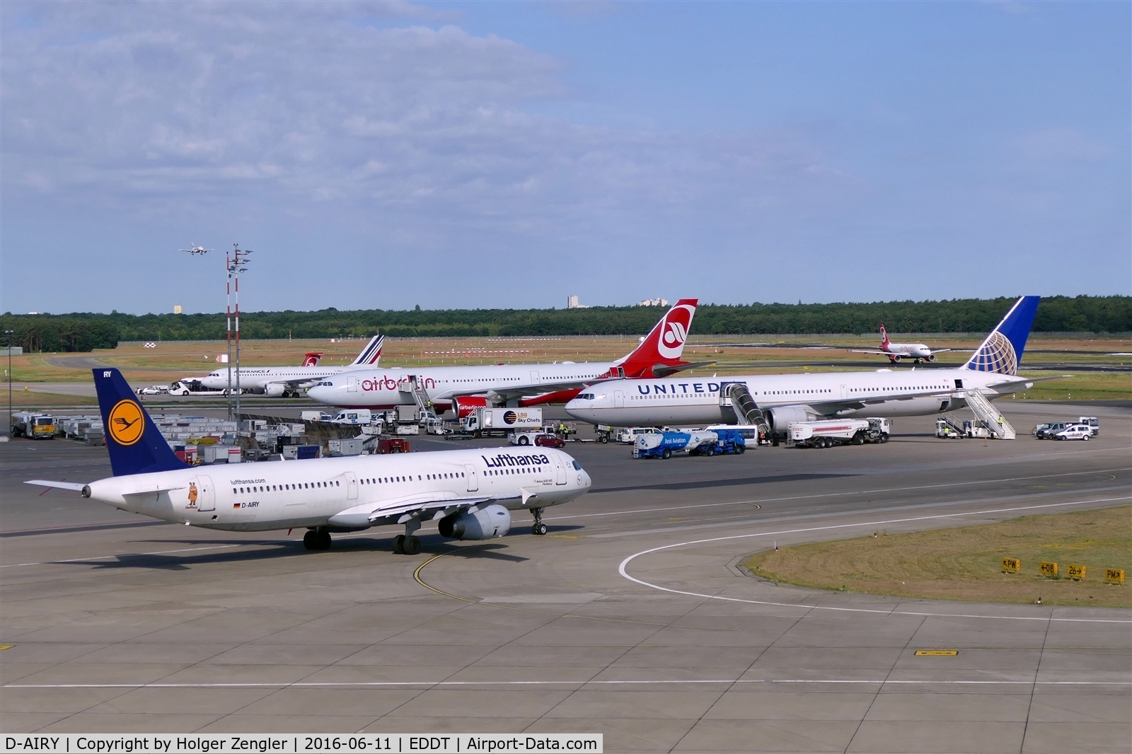 D-AIRY, 1998 Airbus A321-131 C/N 0901, TXL waving good bye tour no.4 since 2011