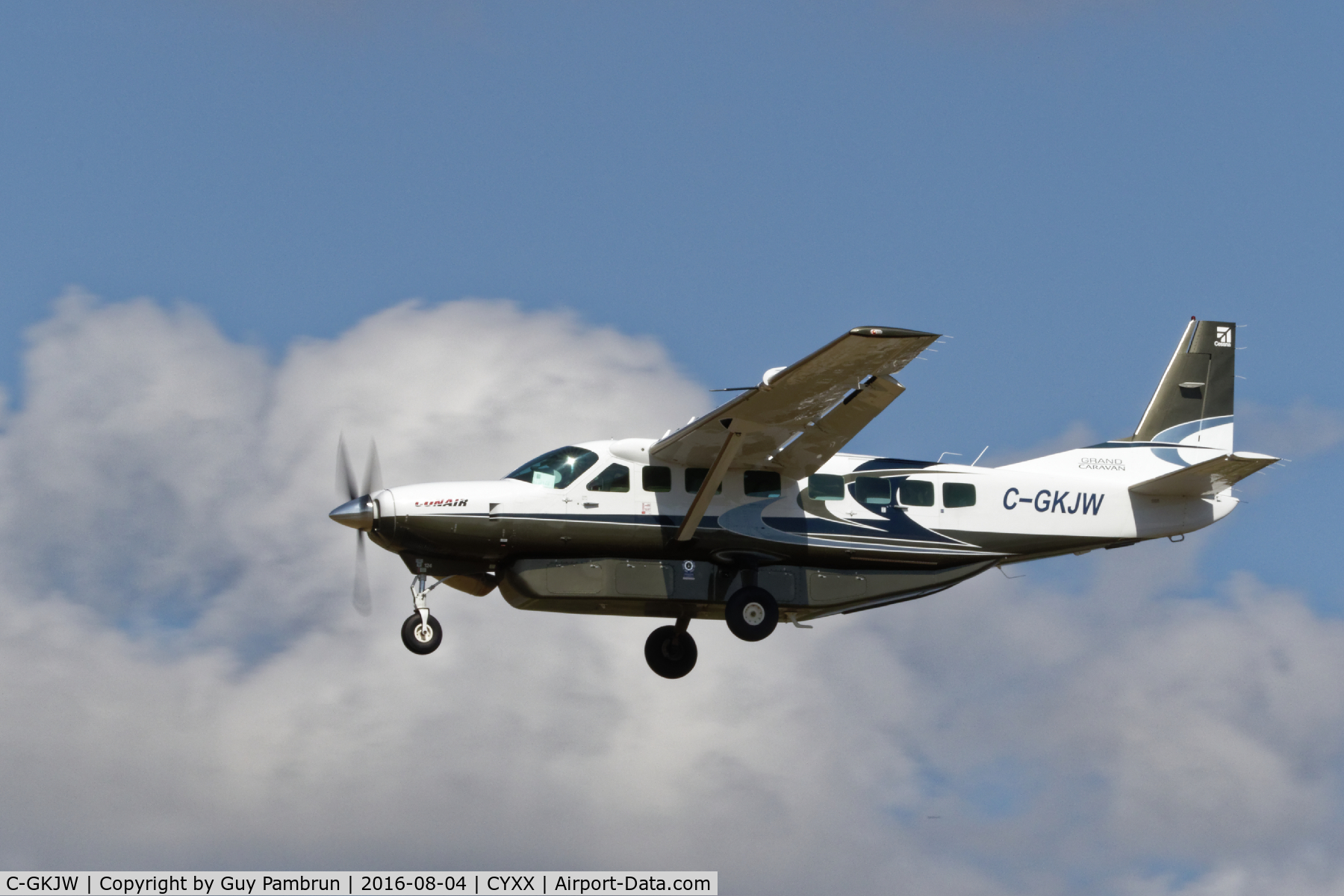C-GKJW, 2009 Cessna 208B Grand Caravan C/N 208B2088, Landing