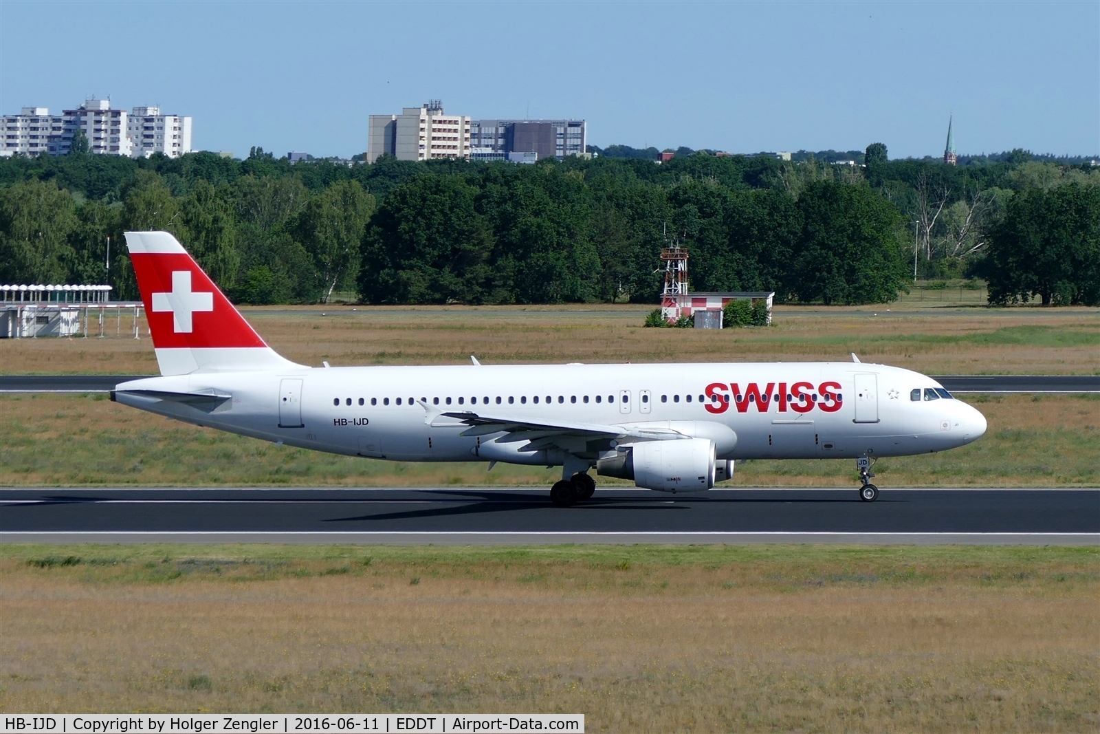 HB-IJD, 1995 Airbus A320-214 C/N 553, TXL waving good bye tour no.4 since 2011