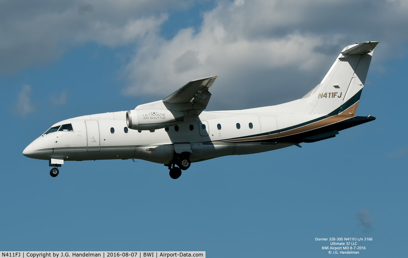N411FJ, 2000 Fairchild Dornier 328-300 328JET C/N 3166, On final to 33L.