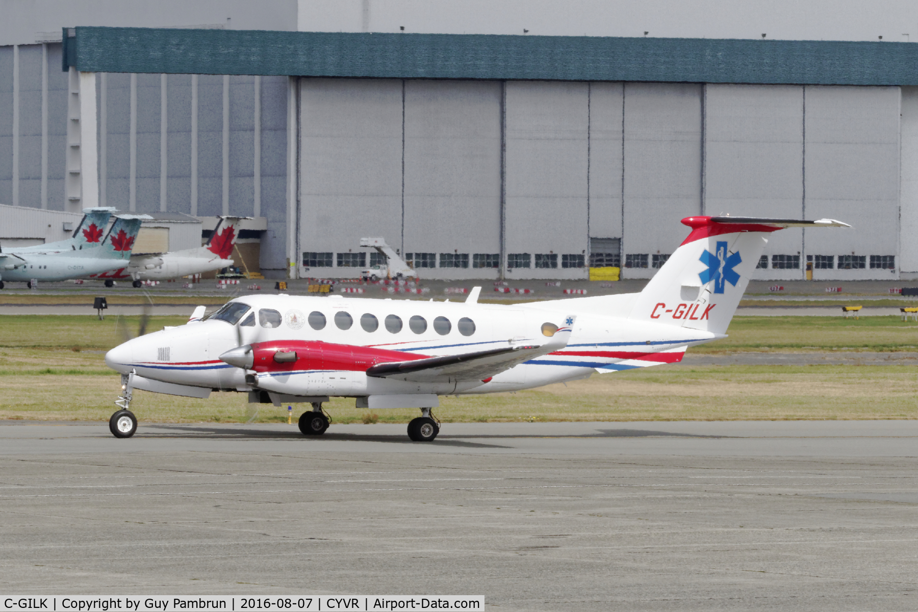 C-GILK, 2007 Hawker Beechcraft 350 King Air (B300) C/N FL-535, Departing