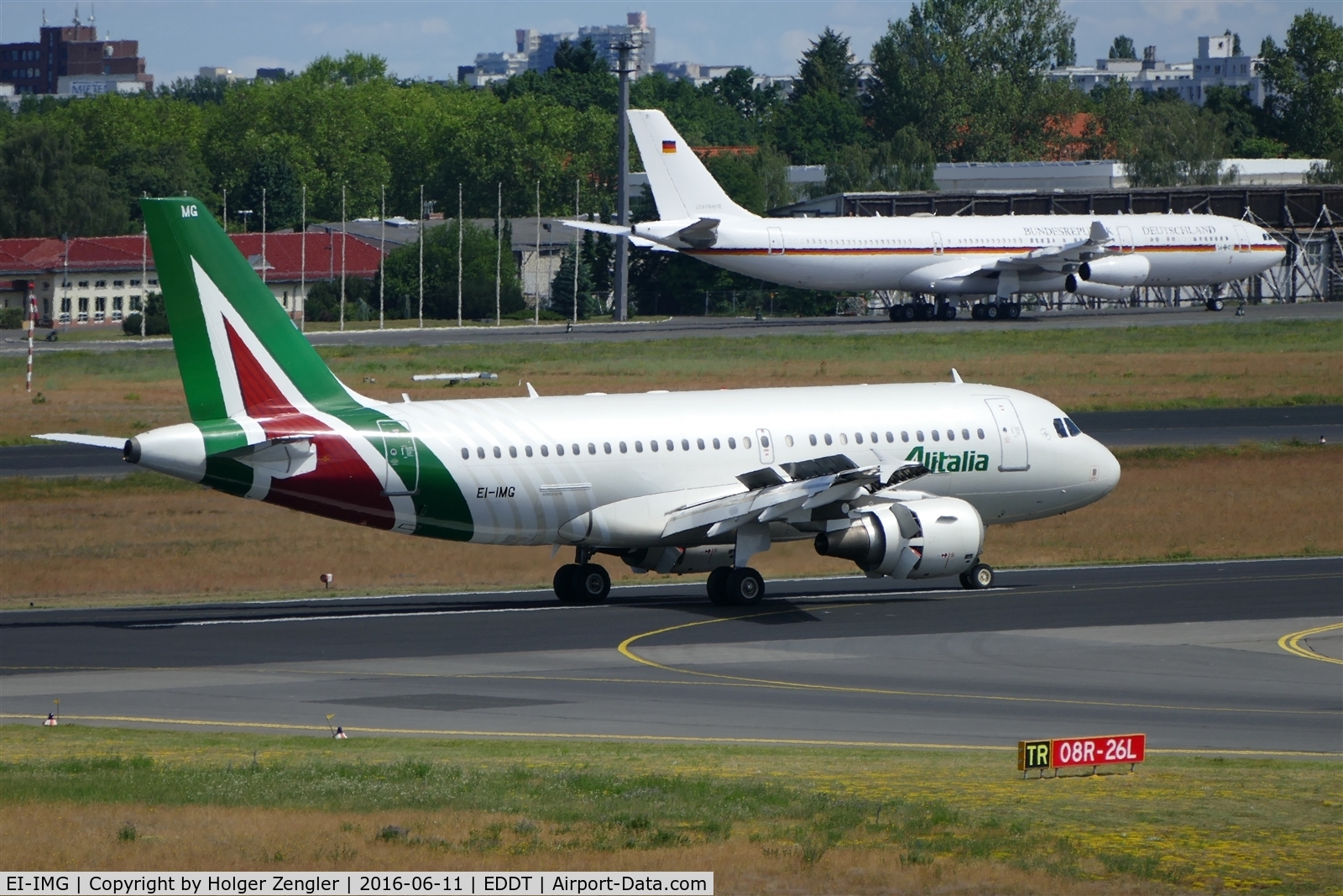 EI-IMG, 2003 Airbus A319-112 C/N 2086, TXL waving good bye tour no.4 since 2011