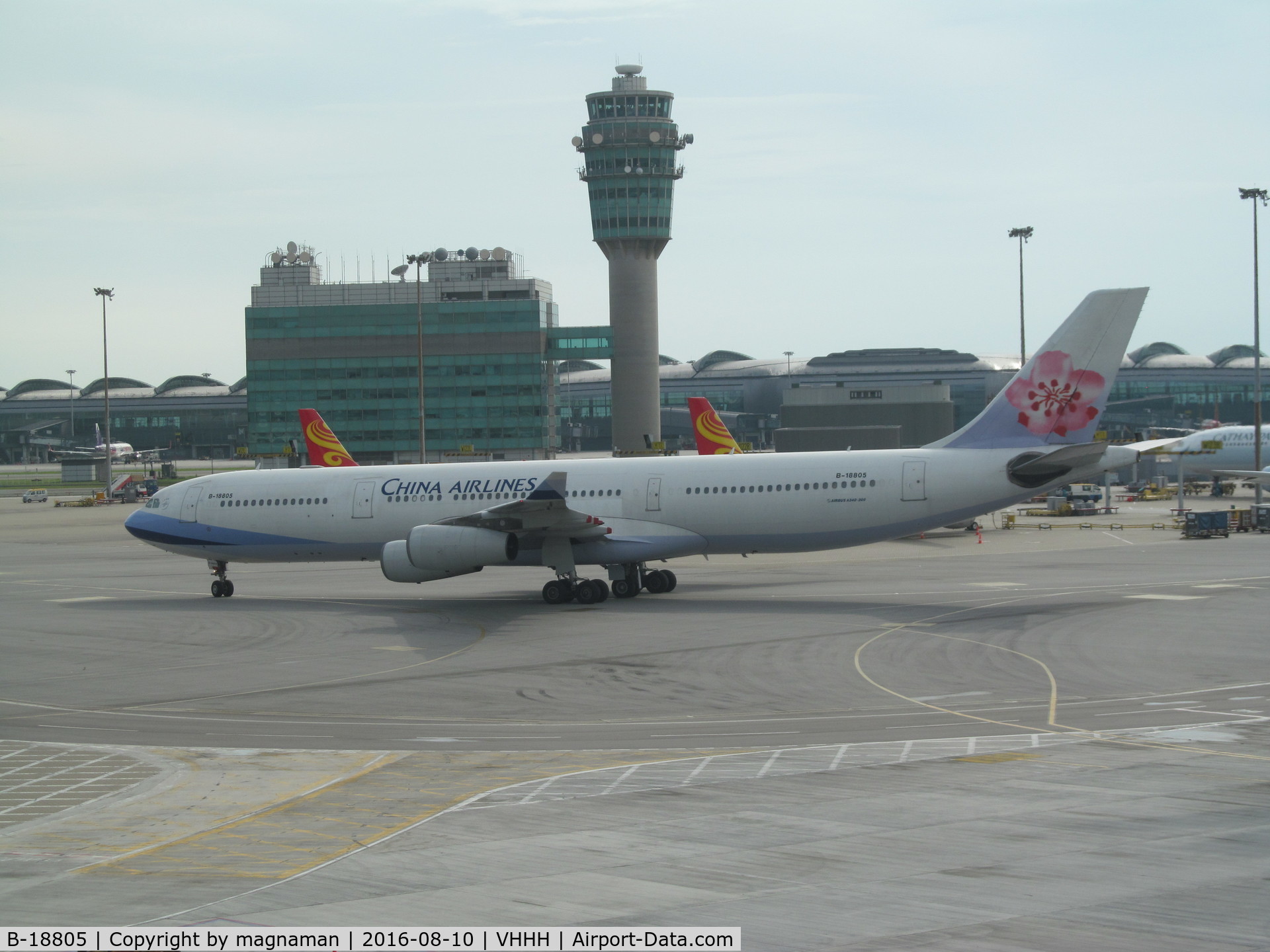 B-18805, 2001 Airbus A340-313X C/N 415, taxying at hkg
