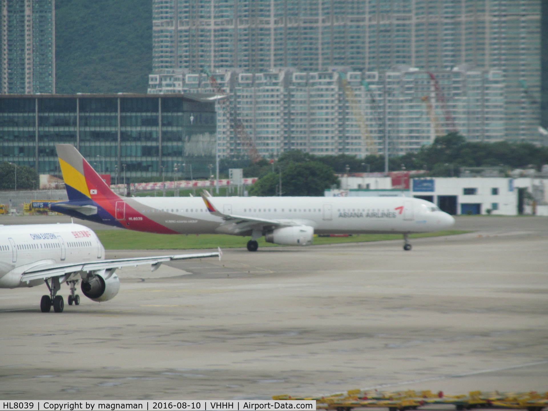 HL8039, Airbus A321-231 C/N 6796, about to depart hkg