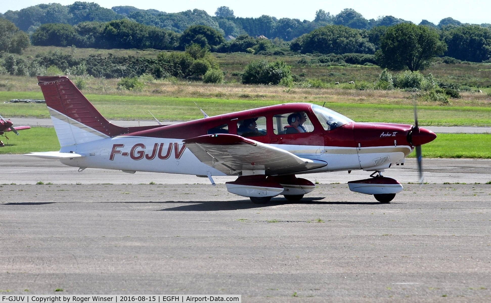 F-GJUV, Piper PA-28-181 Archer C/N 28-8490060, Visiting Archer II.