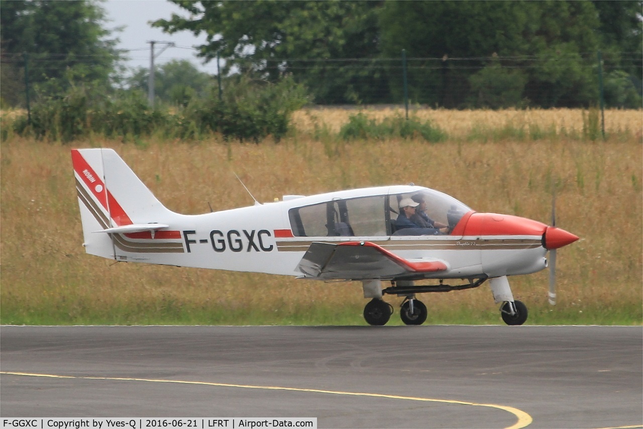 F-GGXC, Robin DR-400-120 C/N 1888, Robin DR-400-120, Taxiing, St-Brieuc-Armor airport (LFRT-SBK)