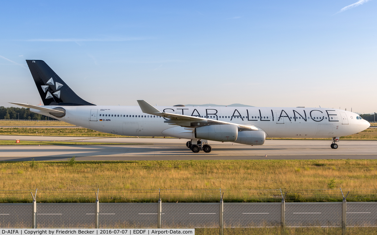 D-AIFA, 2000 Airbus A340-313X C/N 352, taxying to the gate