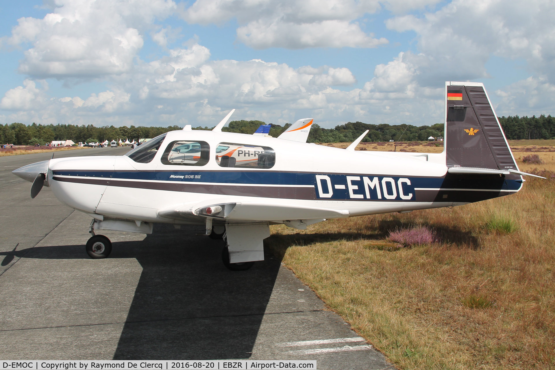 D-EMOC, Mooney M-20J 205 C/N 24-3071, Zoersel fly in.