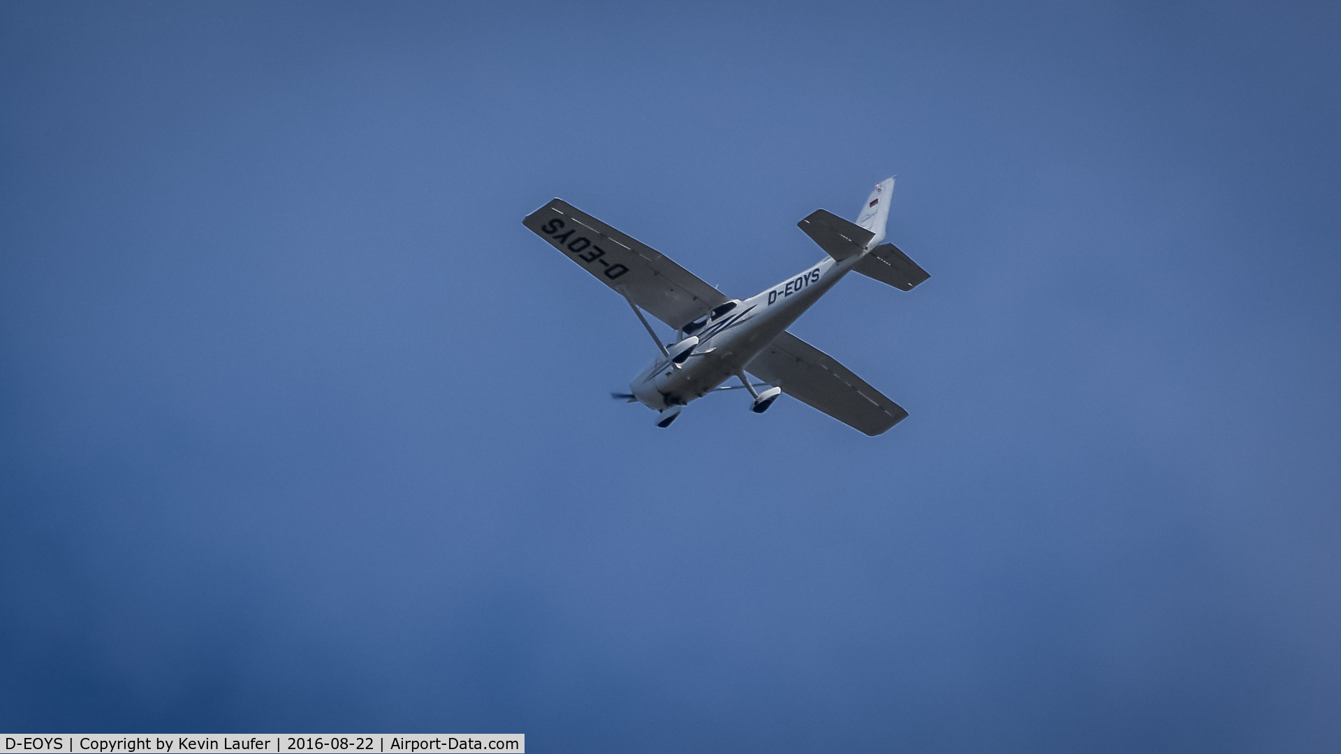 D-EOYS, 1978 Cessna 172N C/N 17269857, Über Günzburg gesehen.