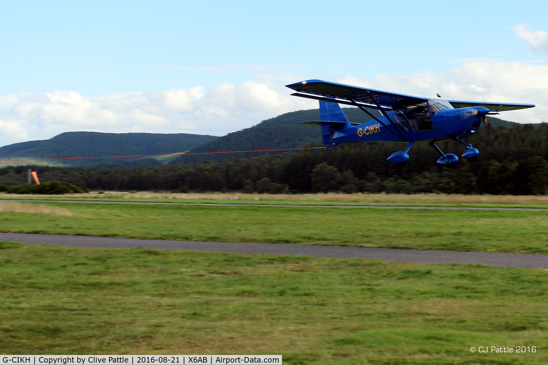 G-CIKH, 2014 Aeropro Eurofox 914 C/N LAA 376-15292, Employed on aero-tow duties at Aboyne, Royal Deeside, Scotland.