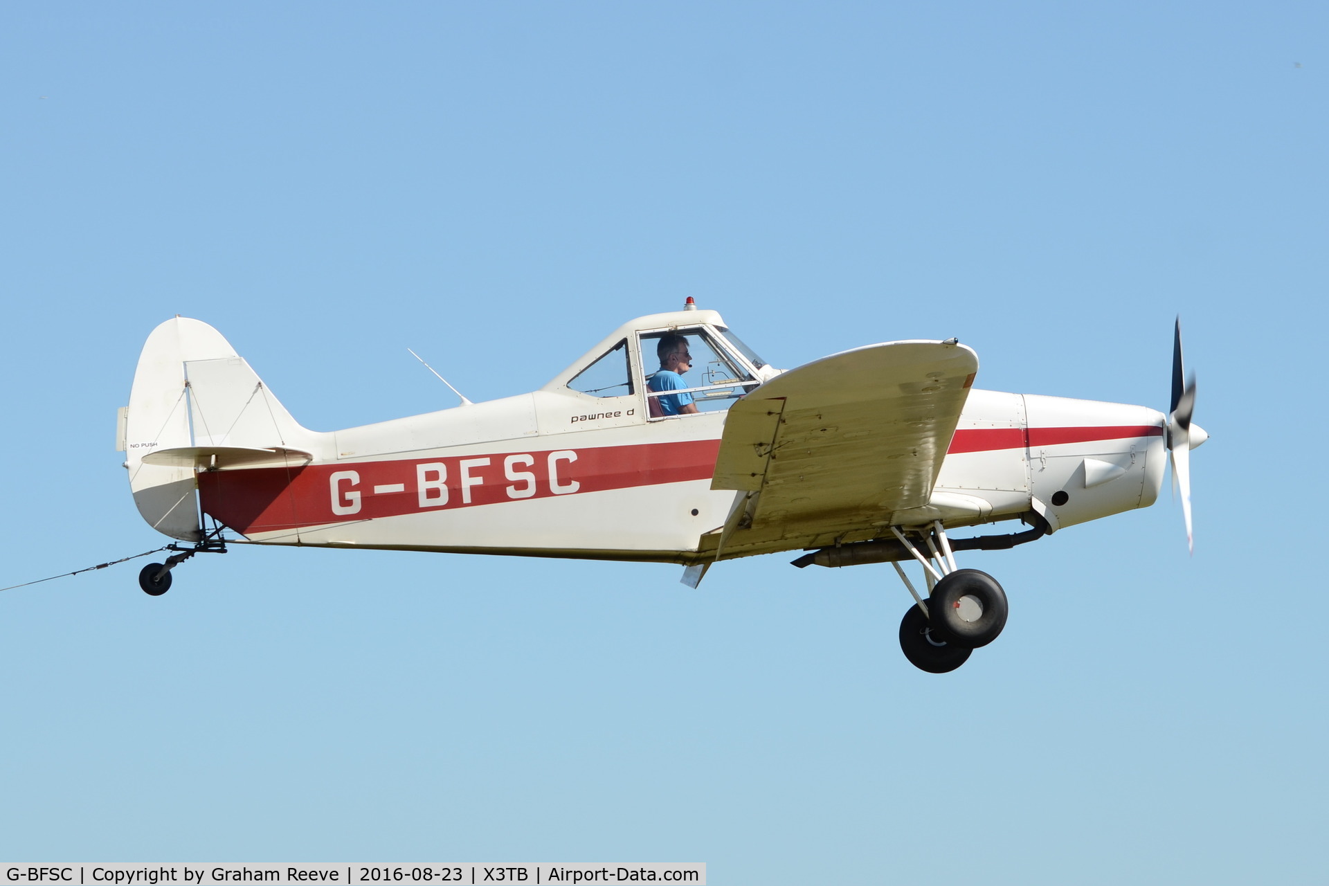 G-BFSC, 1976 Piper PA-25-235 Pawnee C/N 25-7656068, Landing at Tibenham.