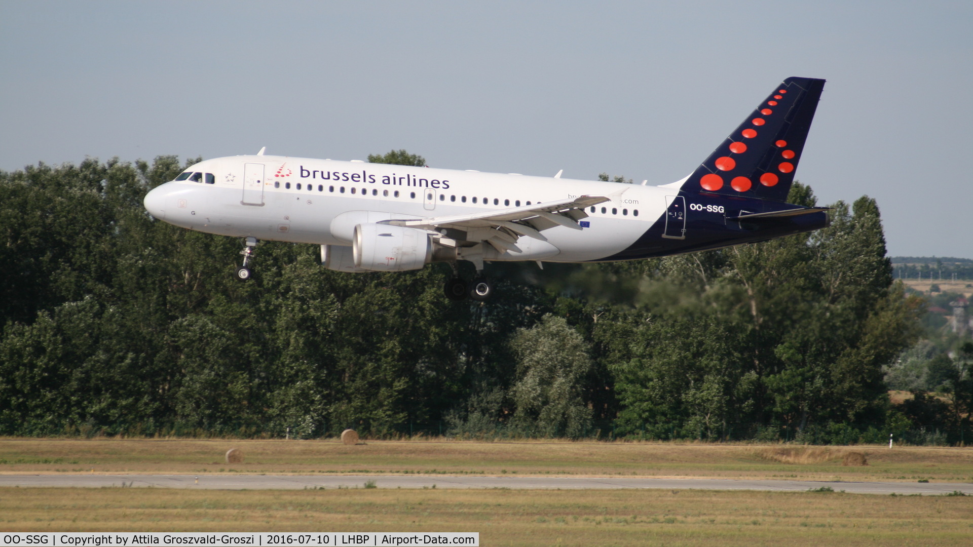 OO-SSG, 2000 Airbus A319-112 C/N 1160, Budapest Airport, Hungary - Landing