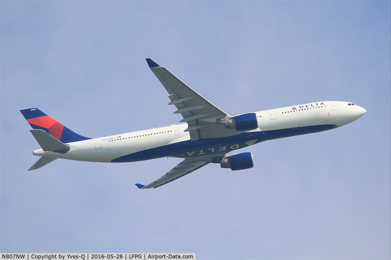 N807NW, 2004 Airbus A330-323 C/N 0588, Airbus A330-323, Take off rwy 06R, Roissy Charles De Gaulle airport (LFPG-CDG)