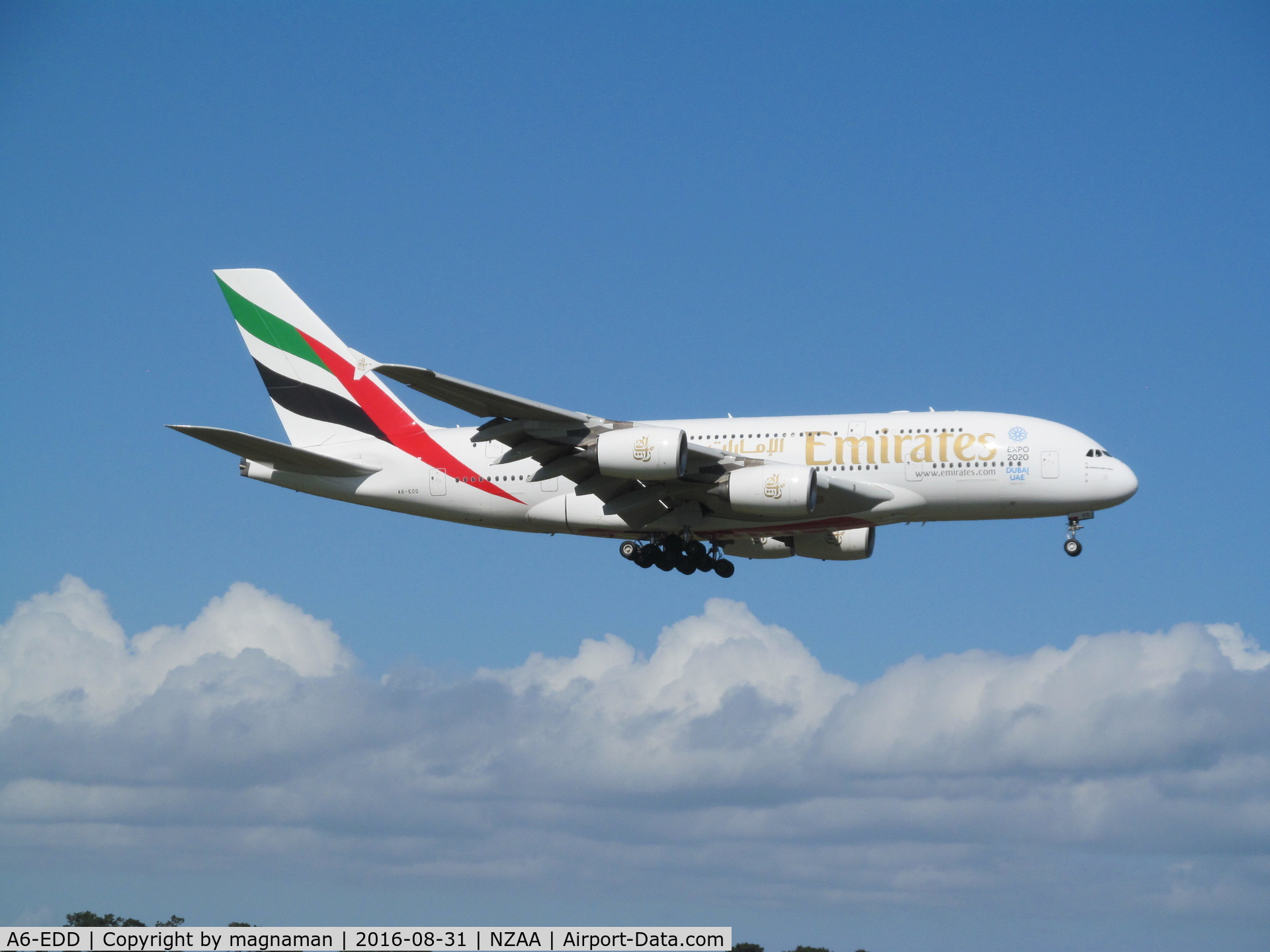 A6-EDD, 2008 Airbus A380-861 C/N 020, About to touchdown