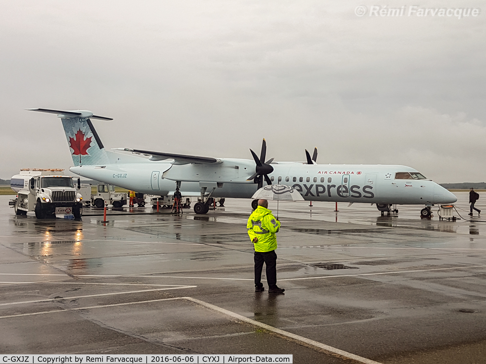 C-GXJZ, 2016 De Havilland Canada DHC-8-402 Dash 8 C/N 4523, Loading and fueling. AC plane #430. According to records this plane was not registered to Air Canada on this date.