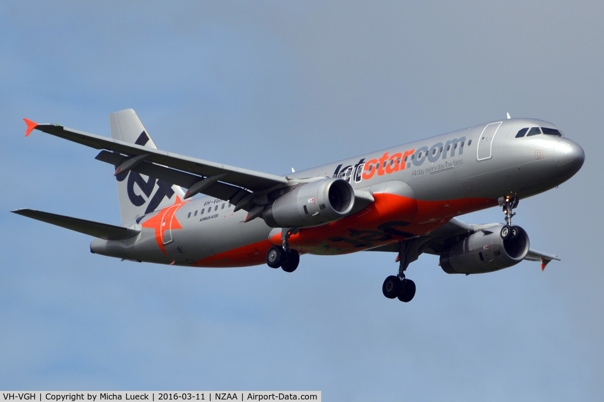 VH-VGH, 2010 Airbus A320-232 C/N 4495, At Auckland