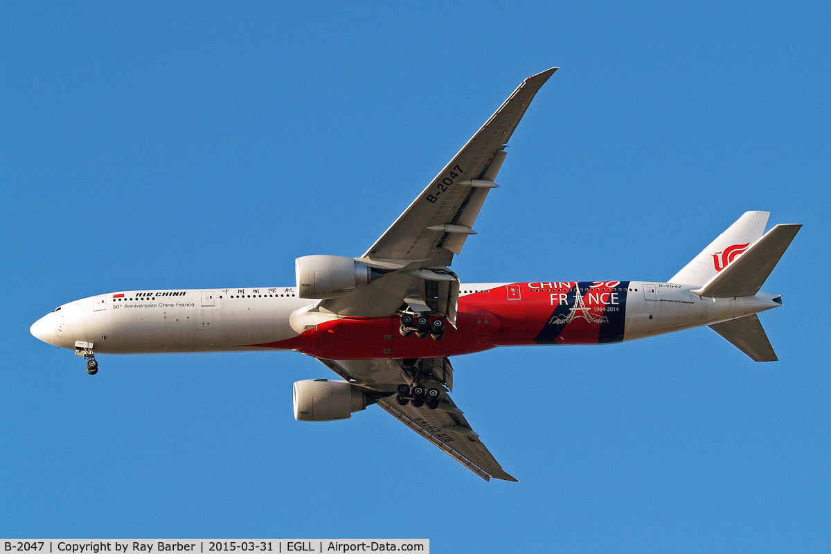 B-2047, 2014 Boeing 777-39L/ER C/N 60374/1196, Boeing 777-39LER [60374] (Air China) Home~G 31/03/2015. On approach 27R. China/France 50 years special scheme.