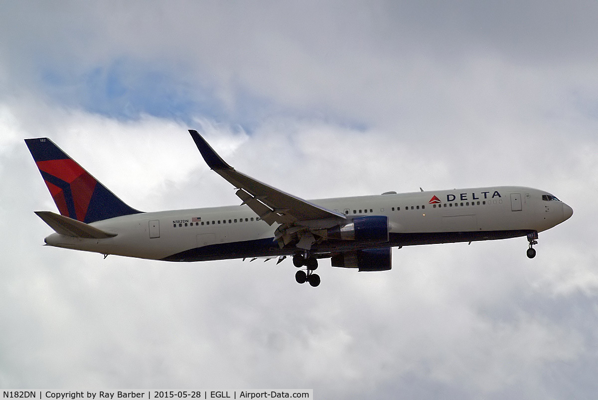 N182DN, 1992 Boeing 767-332/ER C/N 25987, Boeing 767-332ER [25987] (Delta Air Lines) Home~G 28/05/2015. On approach 27L.