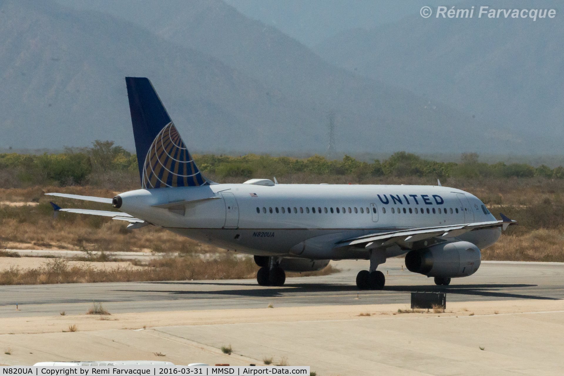 N820UA, 1998 Airbus A319-131 C/N 898, Taxiing for southerly take-off