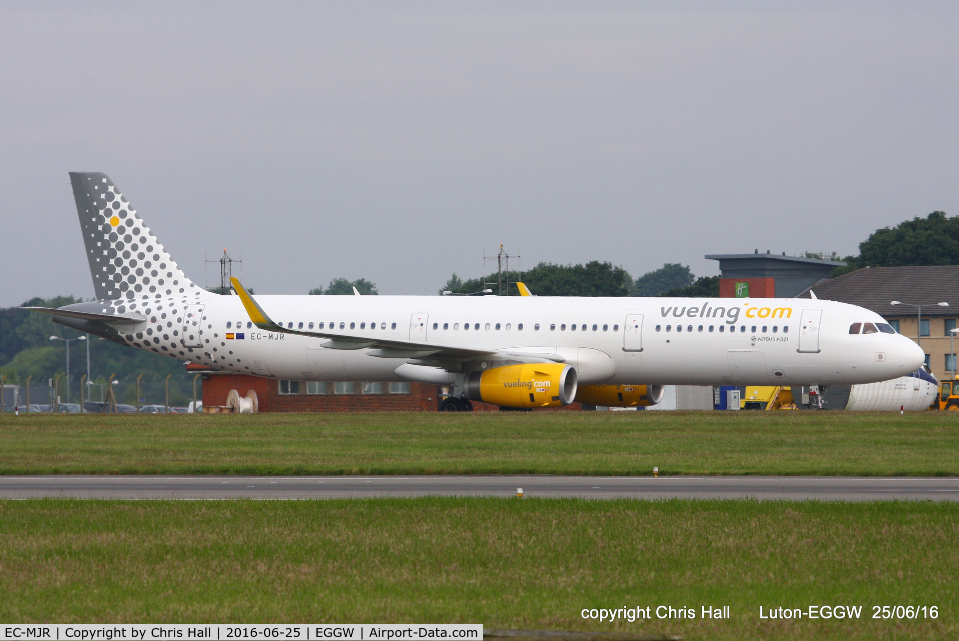 EC-MJR, 2016 Airbus A321-231 C/N 6933, Vueling