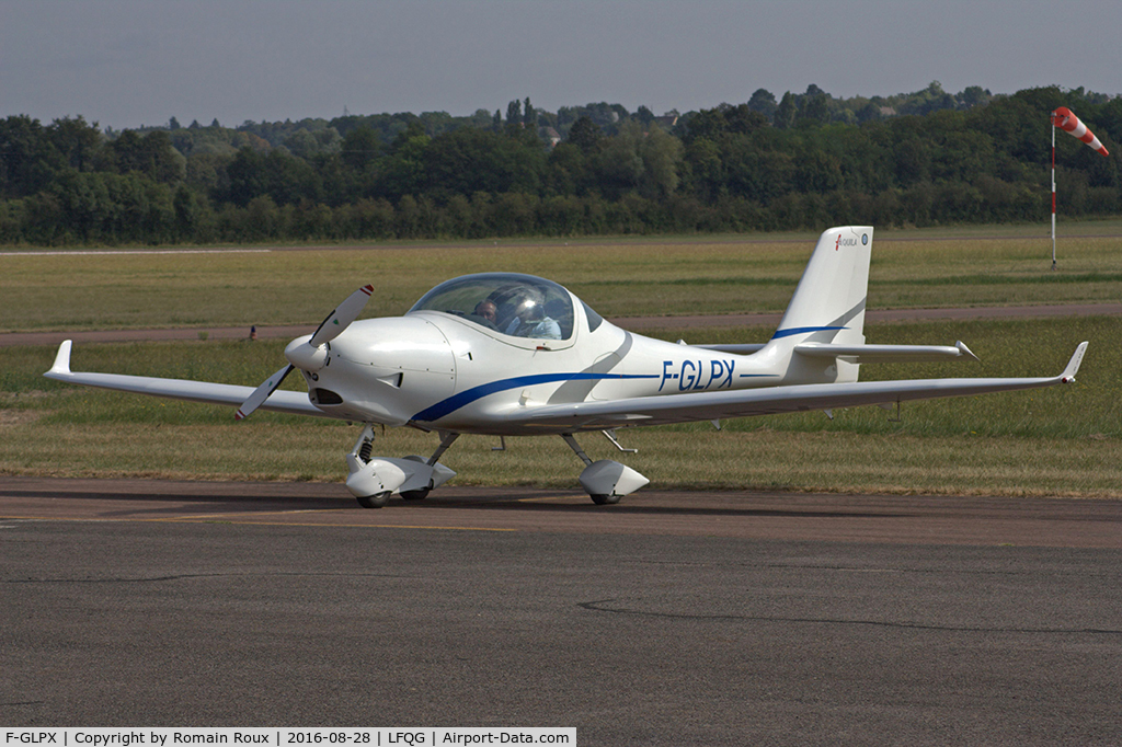 F-GLPX, Aquila A210 (AT01) C/N AT01-168, Parked