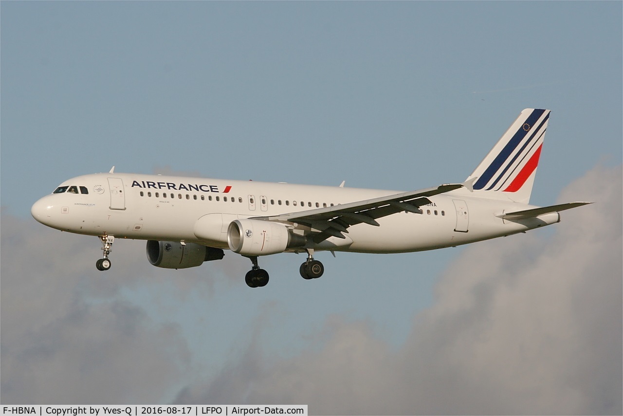 F-HBNA, 2010 Airbus A320-214 C/N 4335, Airbus A320-214, Short approach rwy 26, Paris Orly Airport (LFPO-ORY)