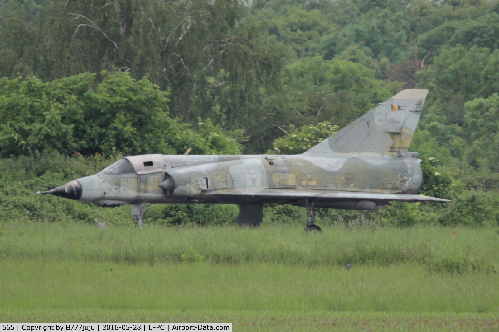 565, Dassault Mirage IIIE C/N 565, at Creil