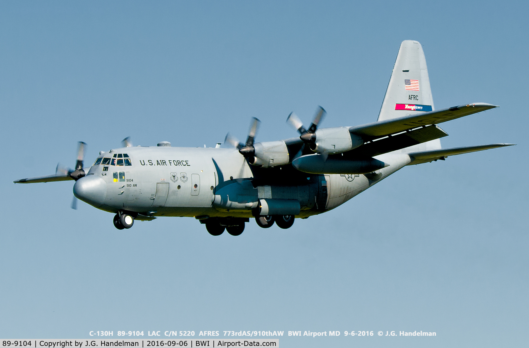 89-9104, 1989 Lockheed C-130H Hercules C/N 382-5220, Near threshold.