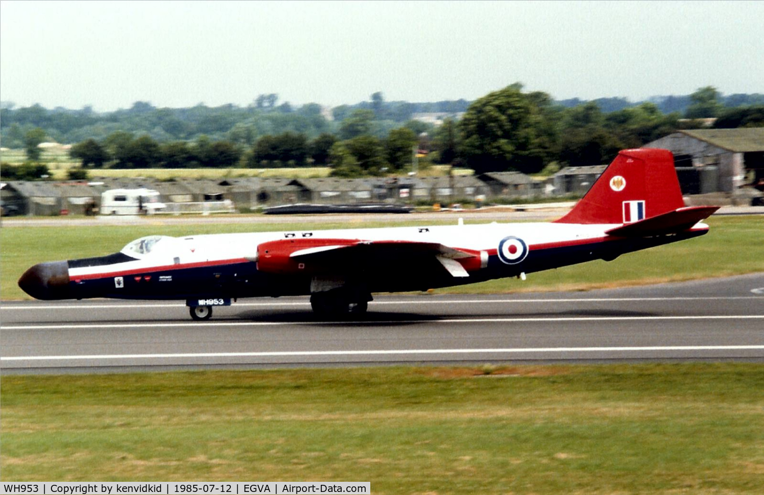 WH953, English Electric Canberra B.6 C/N SH1678, Royal Aircraft Establishment arriving at IAT.