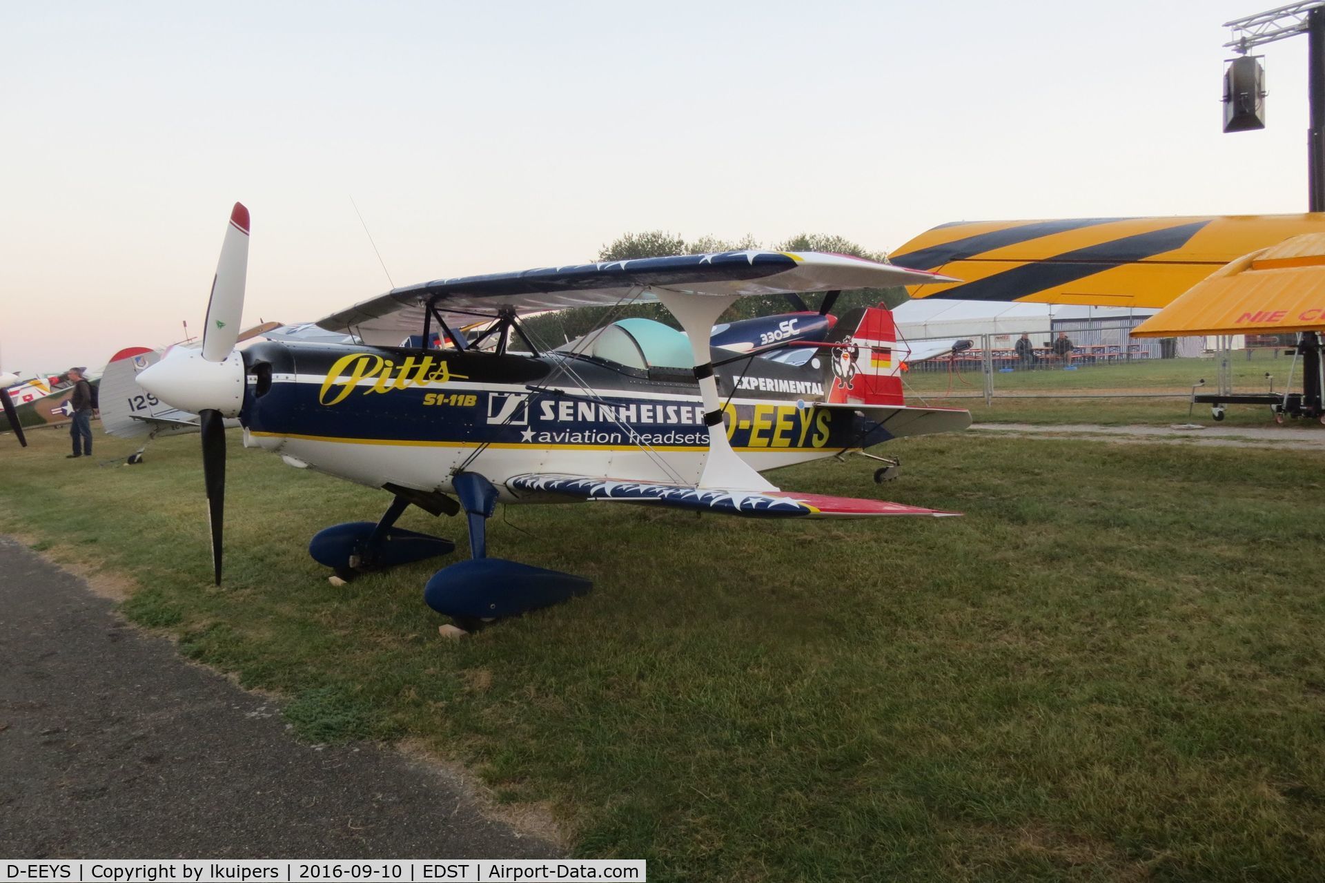 D-EEYS, 2005 Pitts S-1-11 Super Stinker C/N 479, On the Old Timer Fliegertreffen 2016 at Hahnweide early in the morning