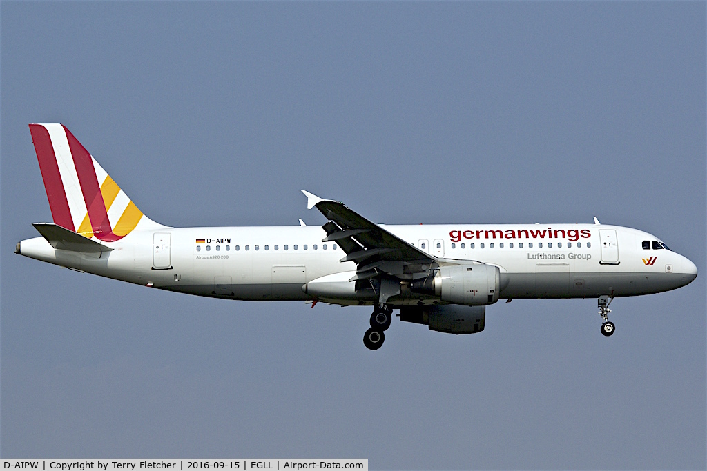 D-AIPW, 1990 Airbus A320-211 C/N 137, On approach to  London Heathrow