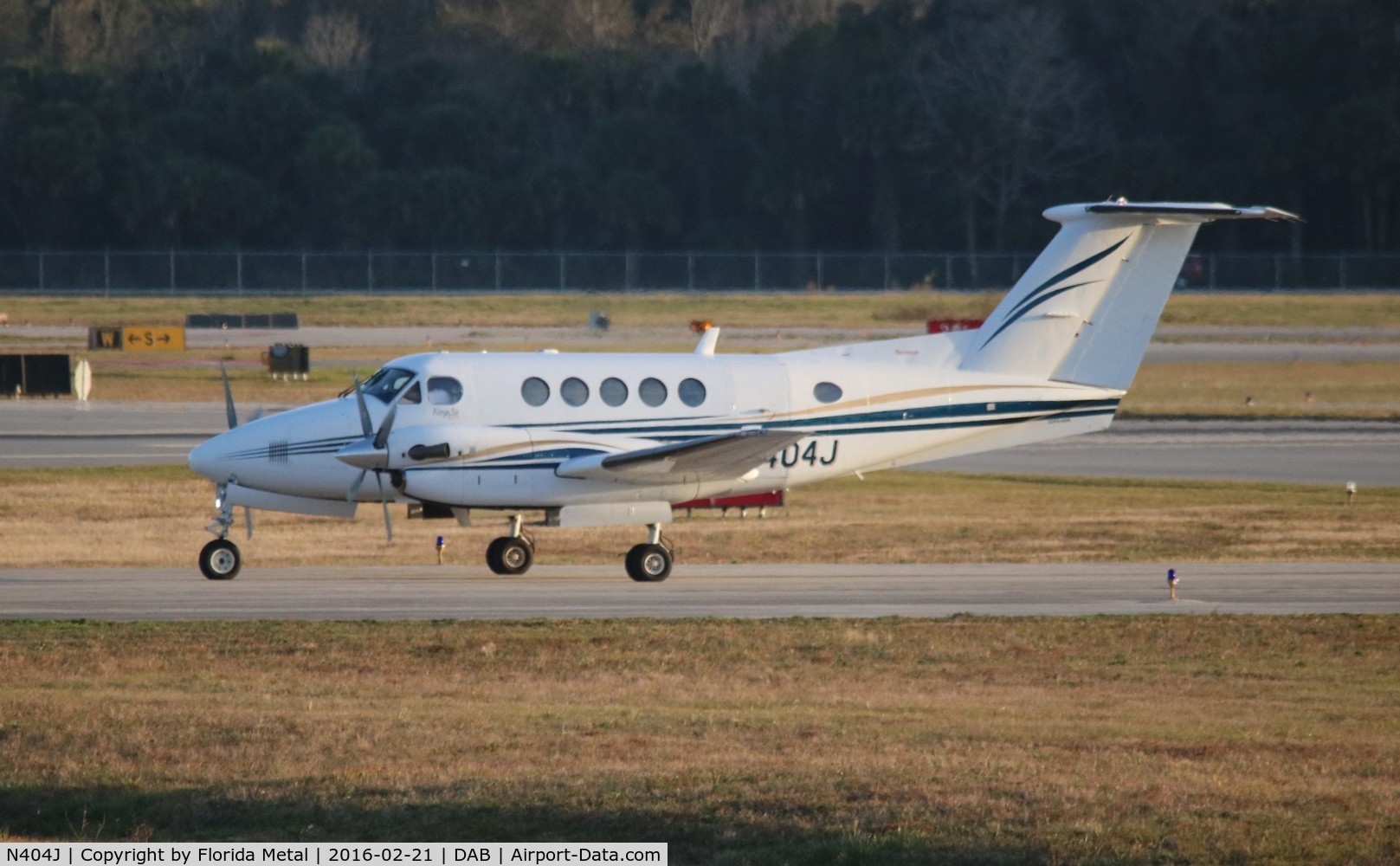 N404J, 2001 Raytheon Aircraft Company B200 C/N BB-1793, King Air 200