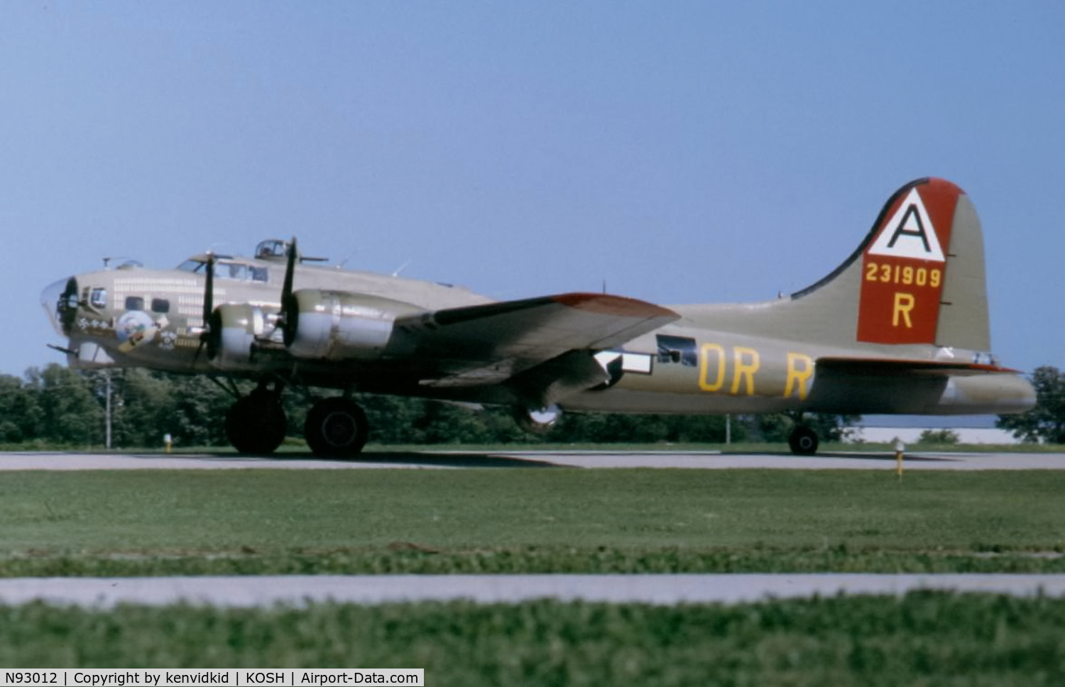 N93012, 1944 Boeing B-17G-30-BO Flying Fortress C/N 32264, At Air Adventure 1993 Oshkosh.