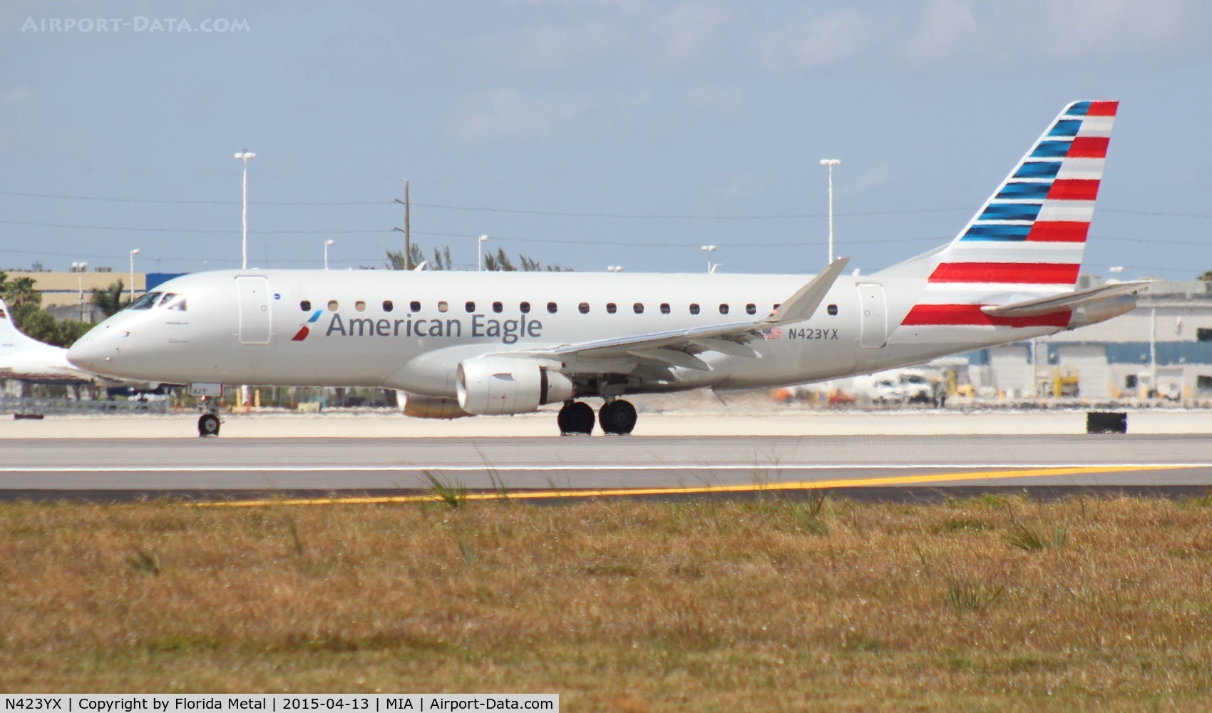 N423YX, 2014 Embraer 175LR (ERJ-170-200LR) C/N 17000392, American Eagle