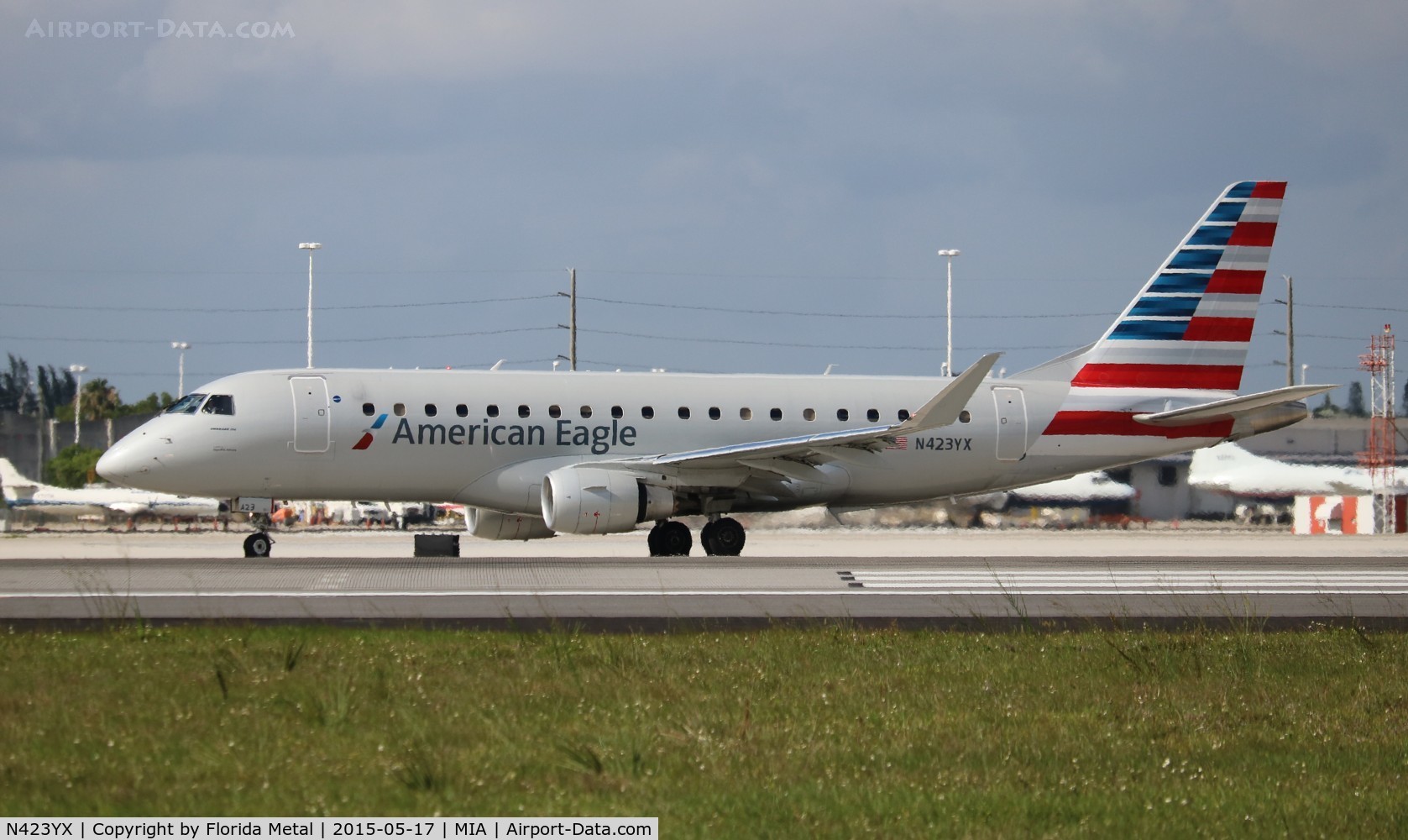 N423YX, 2014 Embraer 175LR (ERJ-170-200LR) C/N 17000392, American Eagle