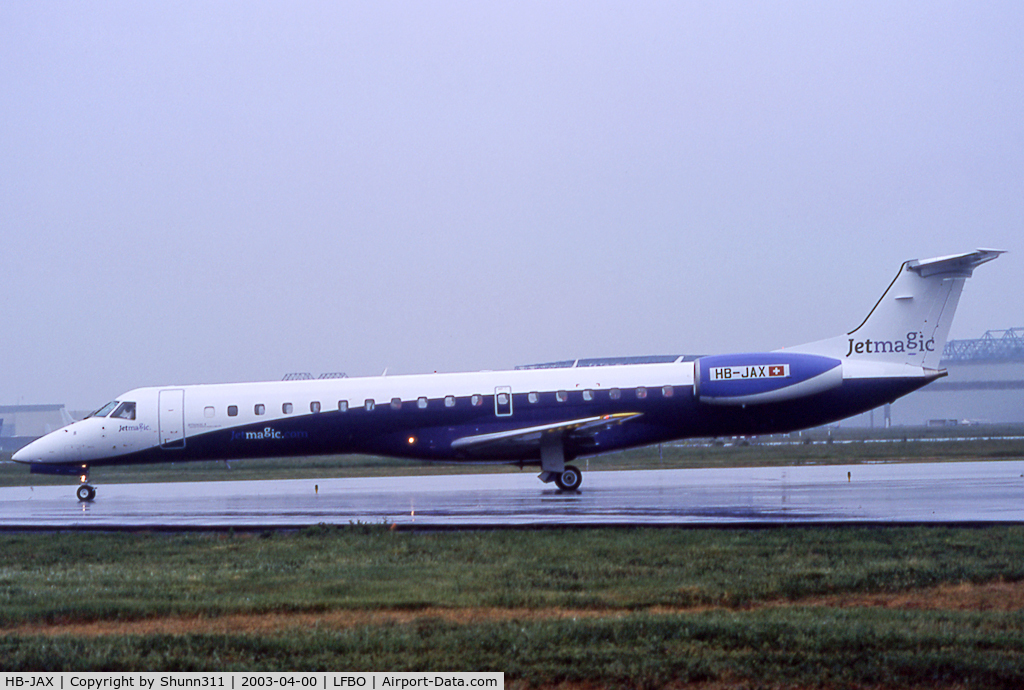 HB-JAX, 2002 Embraer EMB-145LU (ERJ-145LU) C/N 145588, Taxiing to the Terminal...