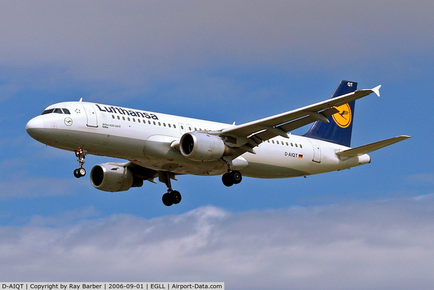 D-AIQT, 2000 Airbus A320-211 C/N 1337, Airbus A320-211 [1337] (Lufthansa) Heathrow~G 01/09/2006. On finals 27L.