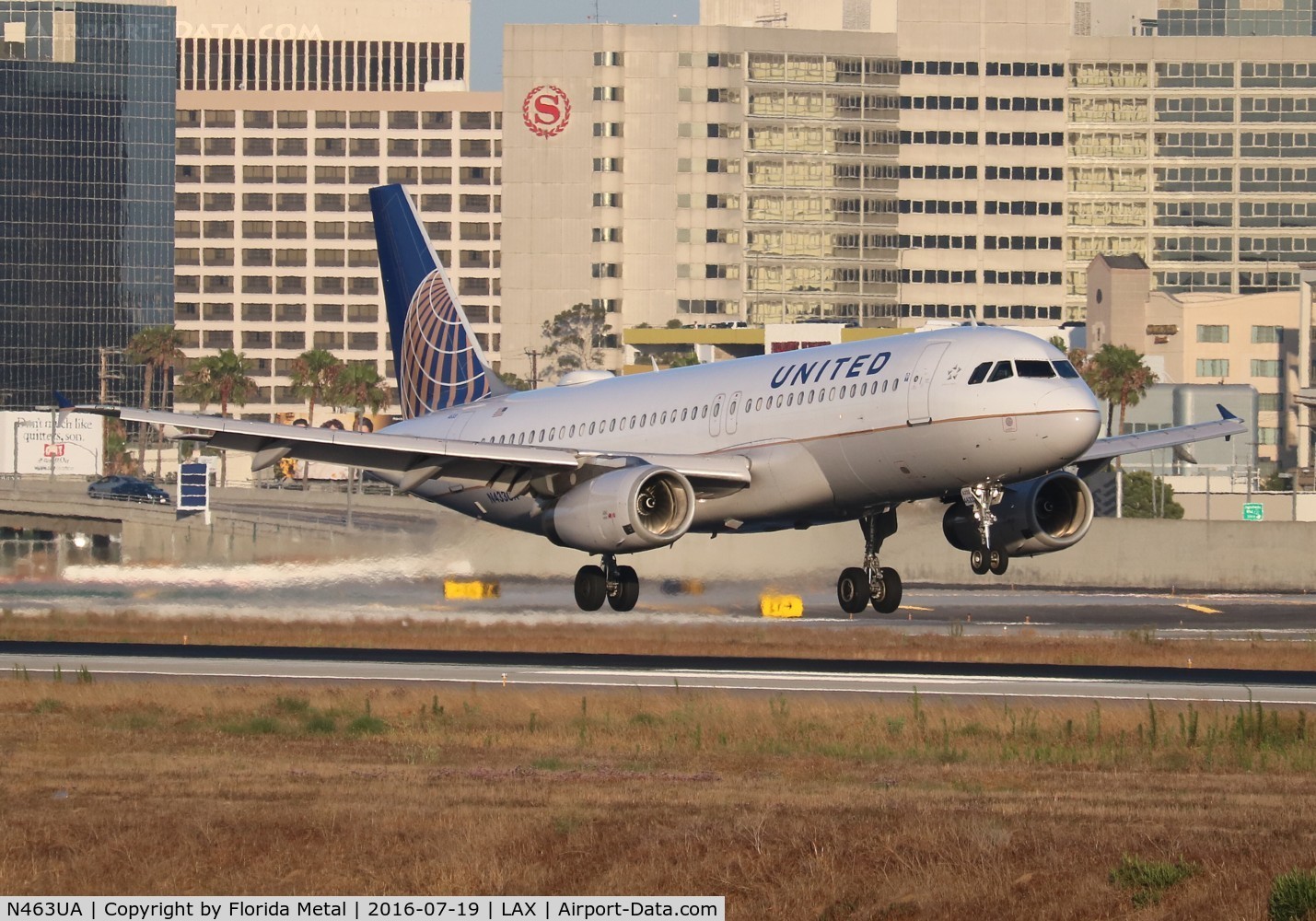 N463UA, 2000 Airbus A320-232 C/N 1282, United