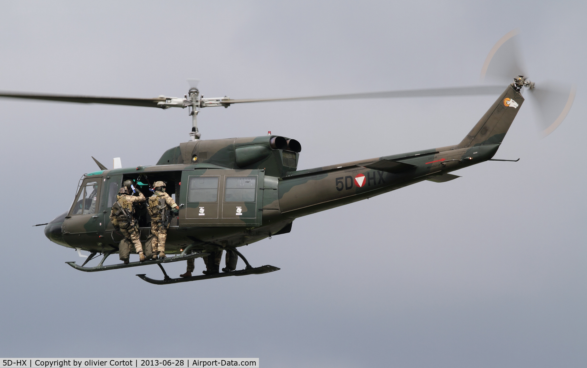 5D-HX, Agusta AB-212 C/N 5620, About to land troops during Airpower 13
