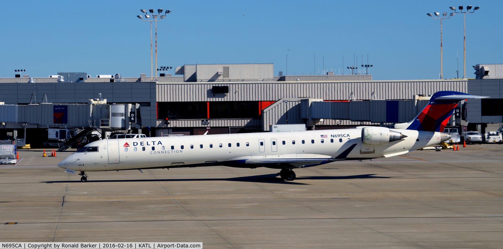N695CA, 2006 Bombardier CRJ-900ER (CL-600-2D24) C/N 15097, Taxi Atlanta