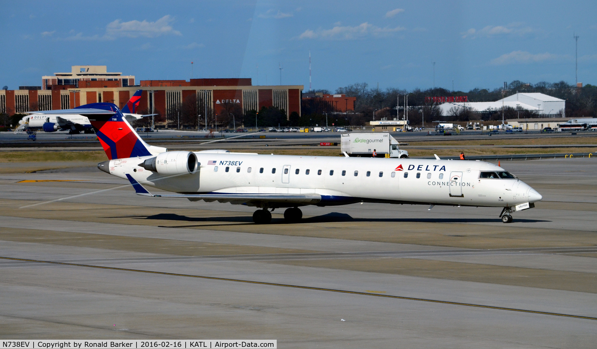 N738EV, 2004 Bombardier CRJ-701 (CL-600-2C10) Regional Jet C/N 10146, Taxi Atlanta