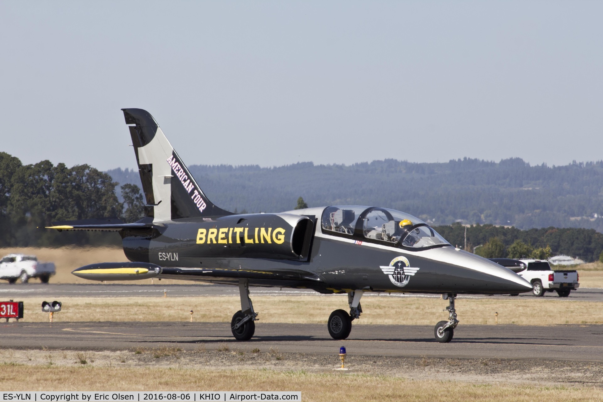 ES-YLN, Aero L-39C Albatros C/N 533637, Breitling #1 taxing back after their show during the 2016 Oregon International Airshow.