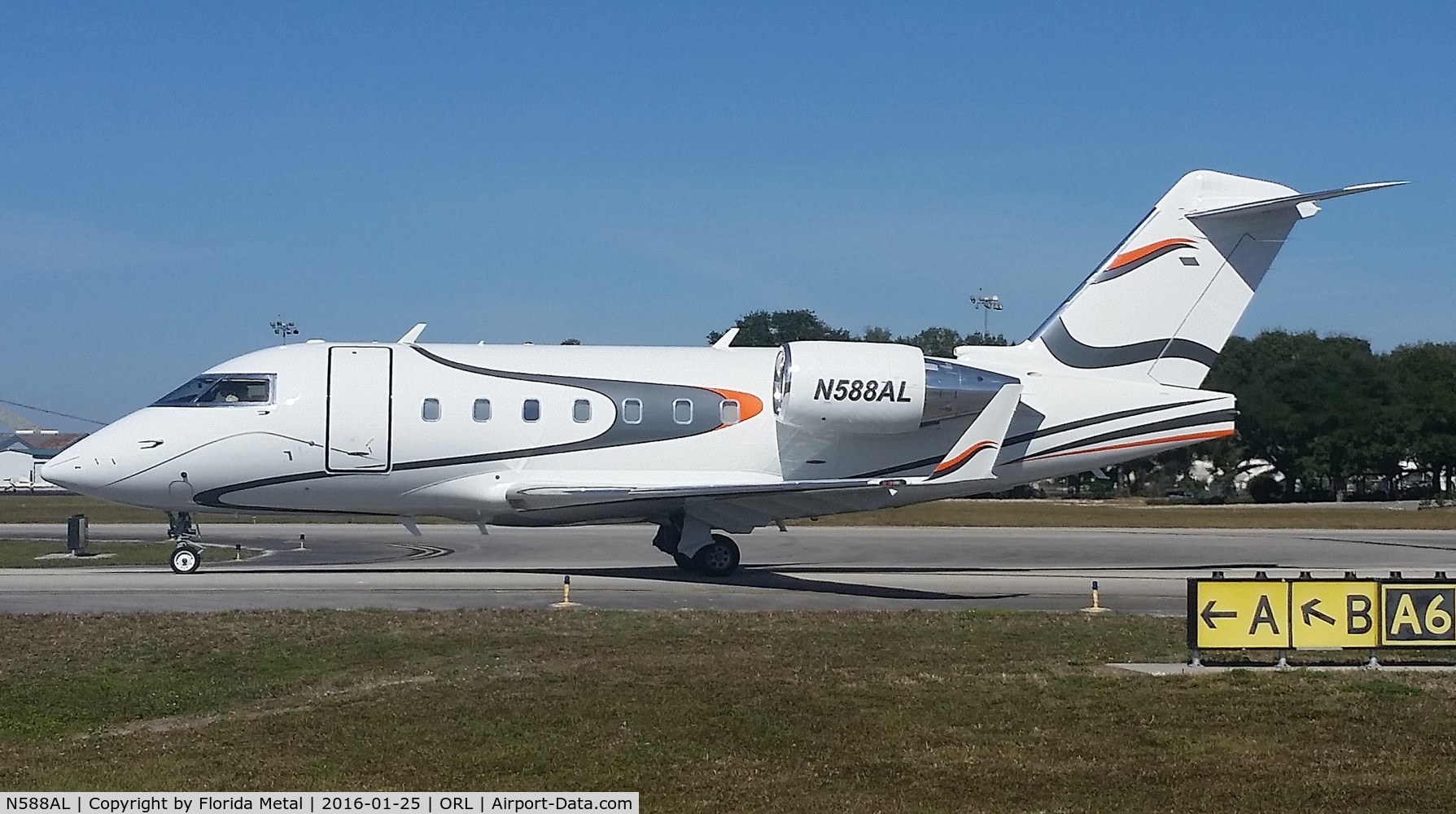 N588AL, 1998 Bombardier Challenger 604 (CL-600-2B16) C/N 5388, Challenger 604