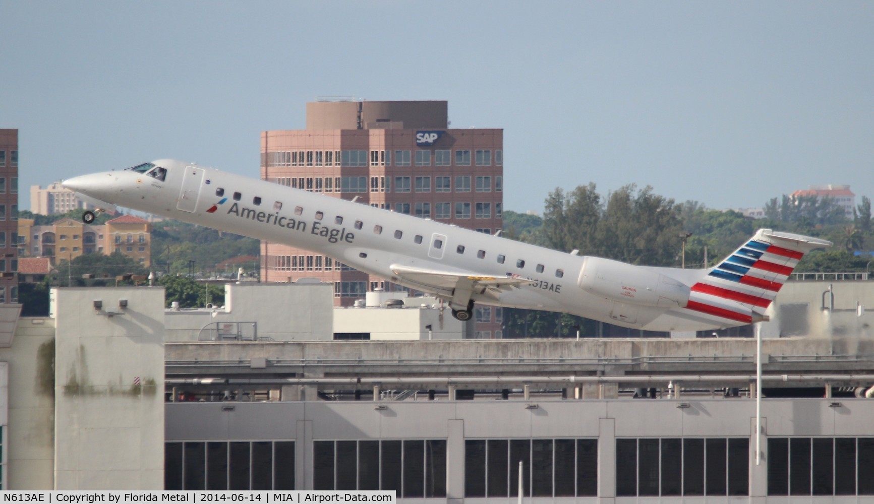 N613AE, 1998 Embraer ERJ-145LR (EMB-145LR) C/N 145081, American Eagle