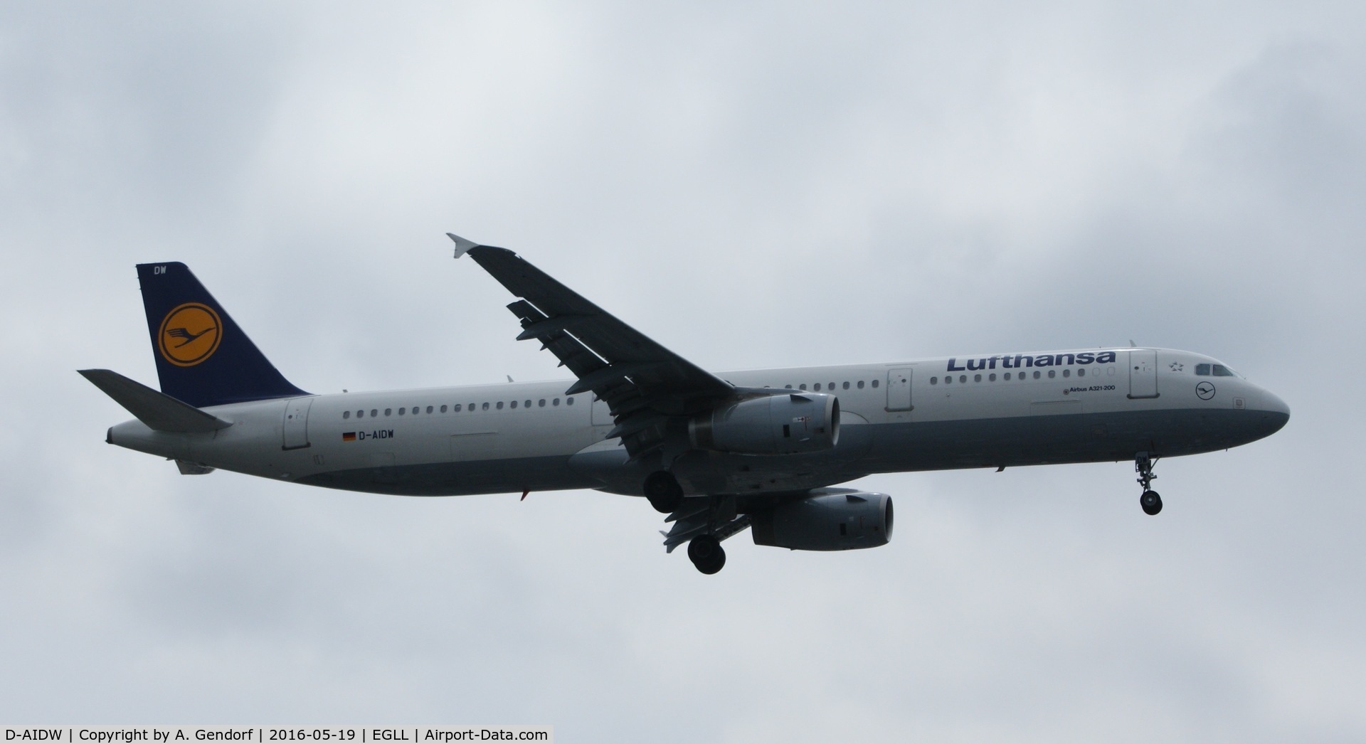 D-AIDW, 2013 Airbus A320-214 C/N 5694, Lufthansa, see this A321 here arriving at London Heathrow(EGLL)