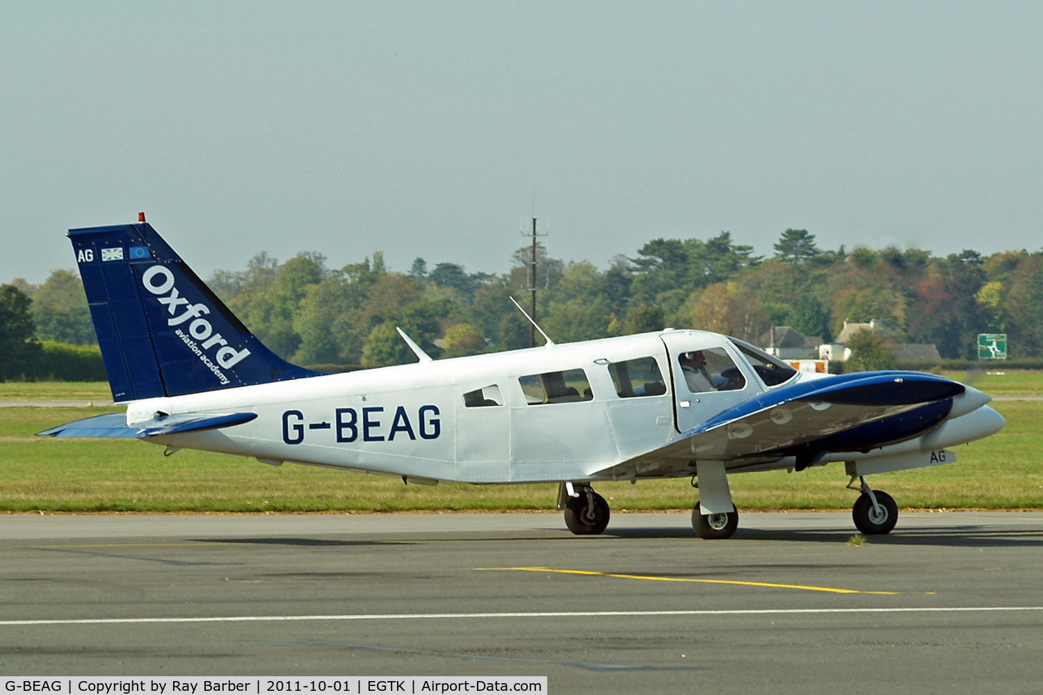 G-BEAG, 1976 Piper PA-34-200T Seneca II C/N 34-7670204, Piper PA-34-200T Seneca II [34-7670204] (Oxford Aviation Academy) Oxford-Kidlington~G 01/10/2011