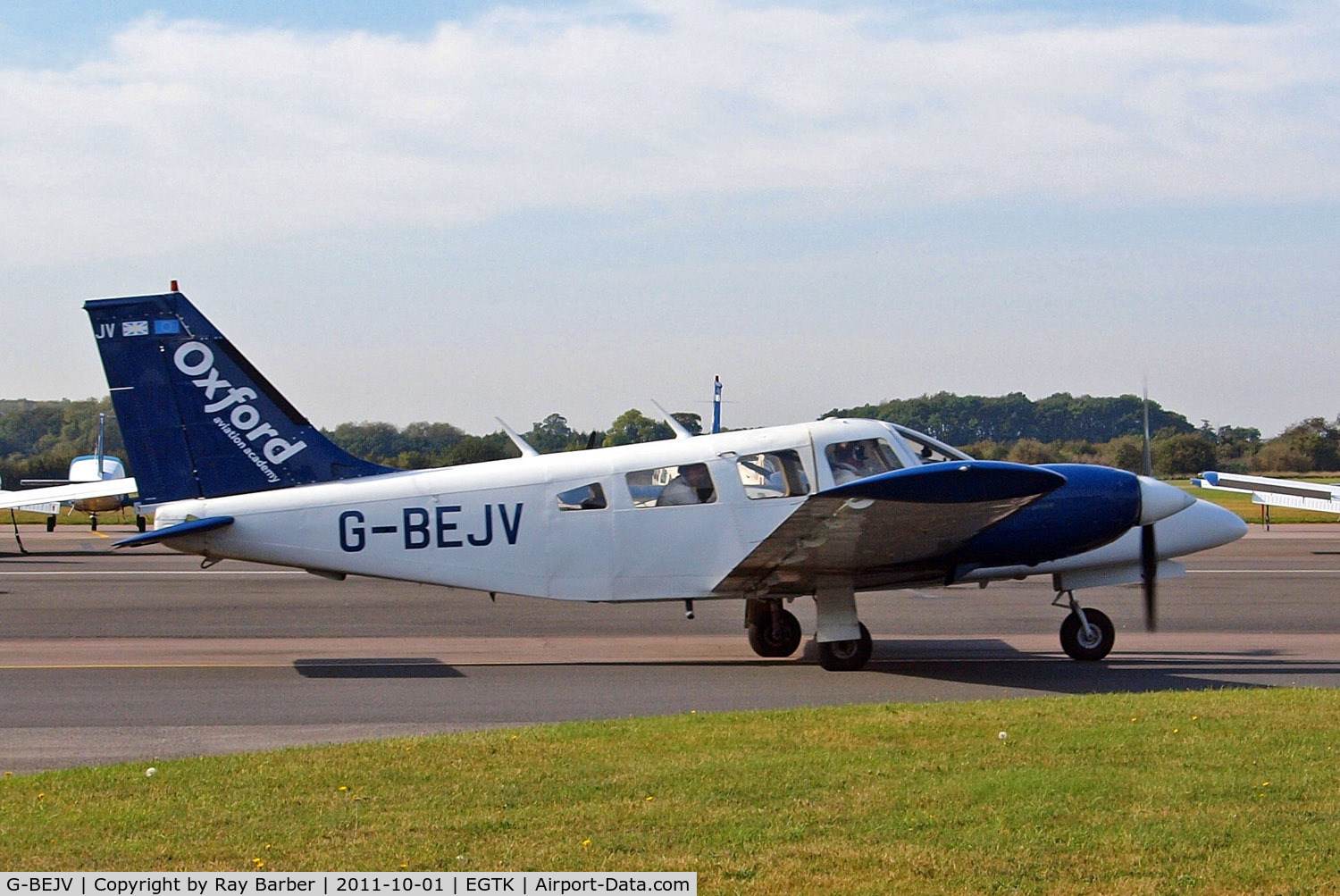 G-BEJV, 1976 Piper PA-34-200T Seneca II C/N 34-7770062, Piper PA-34-200T Seneca II [34-7770062] (Oxford Aviation Academy) Oxford-Kidlington~G 01/10/2011