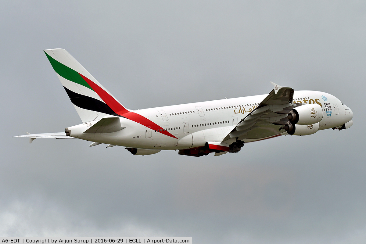 A6-EDT, 2011 Airbus A380-861 C/N 090, Taking off at Heathrow.